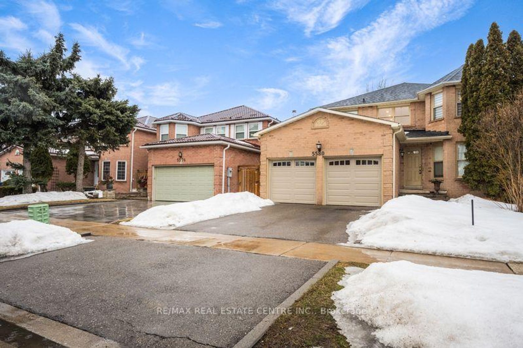 5580 Millbrook Lane, East Credit, Mississauga by Loree Meneguzzi Real Estate 5580 Millbrook Lane, East Credit, Mississauga