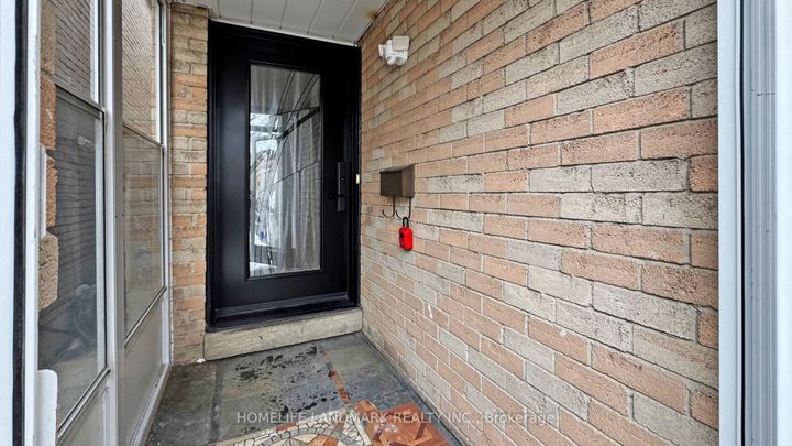 Photo 1 at 121 Digby Crescent, Milliken Mills East, Markham