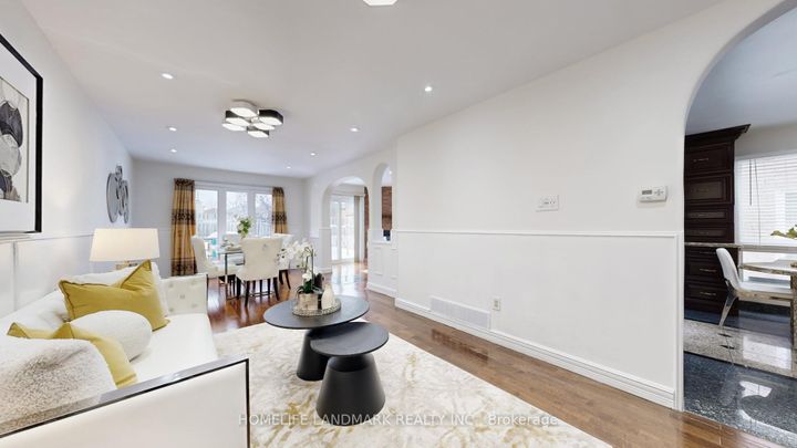 Photo 4 at 121 Digby Crescent, Milliken Mills East, Markham