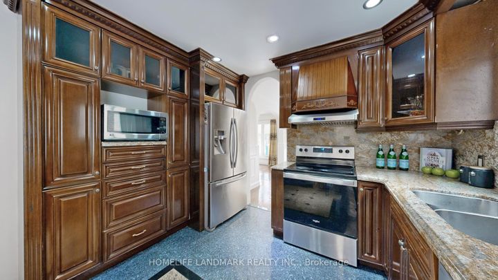 Photo 16 at 121 Digby Crescent, Milliken Mills East, Markham