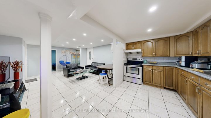 Photo 43 at 121 Digby Crescent, Milliken Mills East, Markham