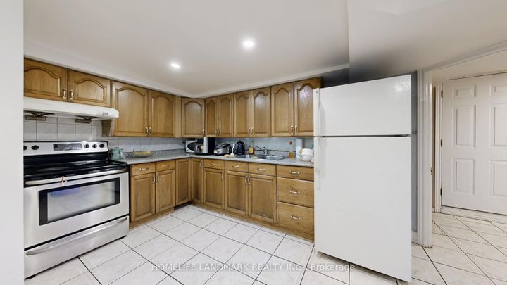 Photo 44 at 121 Digby Crescent, Milliken Mills East, Markham