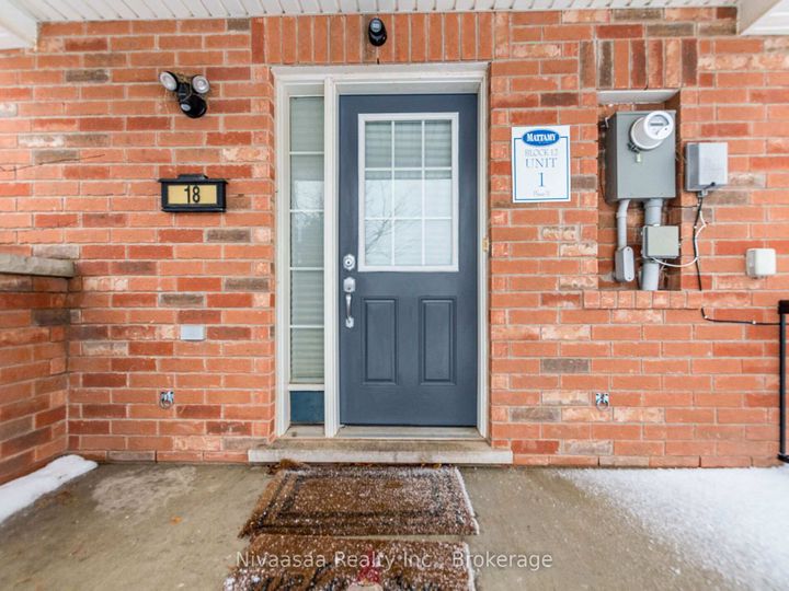 Photo 4 at 18 Betterton Crescent, Northwest Brampton, Brampton