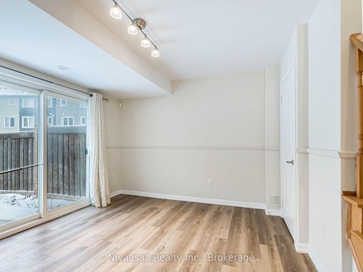 Photo 7 at 18 Betterton Crescent, Northwest Brampton, Brampton