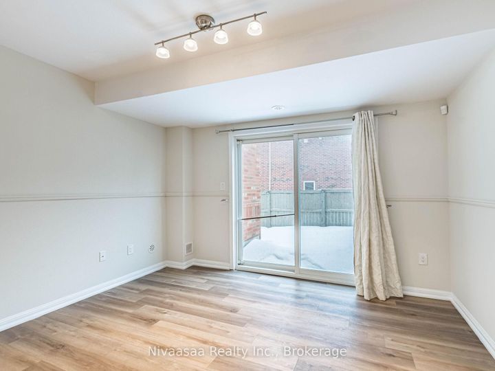 Photo 8 at 18 Betterton Crescent, Northwest Brampton, Brampton