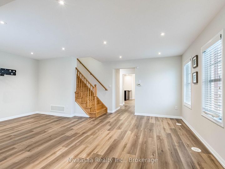 Photo 13 at 18 Betterton Crescent, Northwest Brampton, Brampton