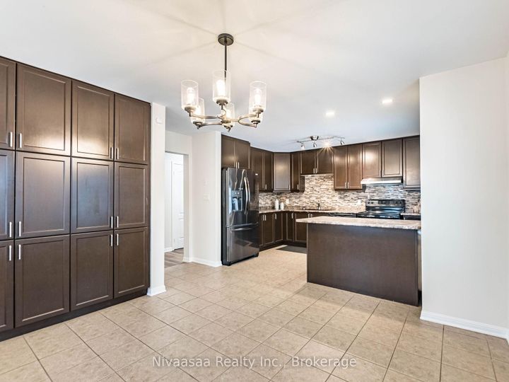 Photo 19 at 18 Betterton Crescent, Northwest Brampton, Brampton