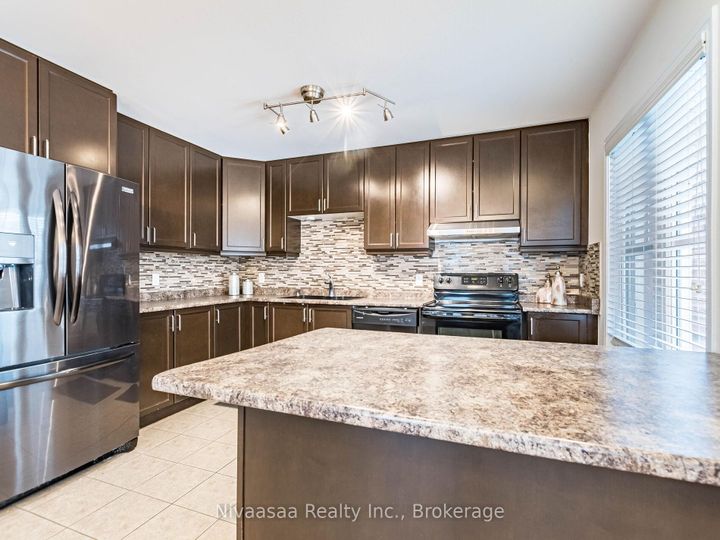 Photo 20 at 18 Betterton Crescent, Northwest Brampton, Brampton