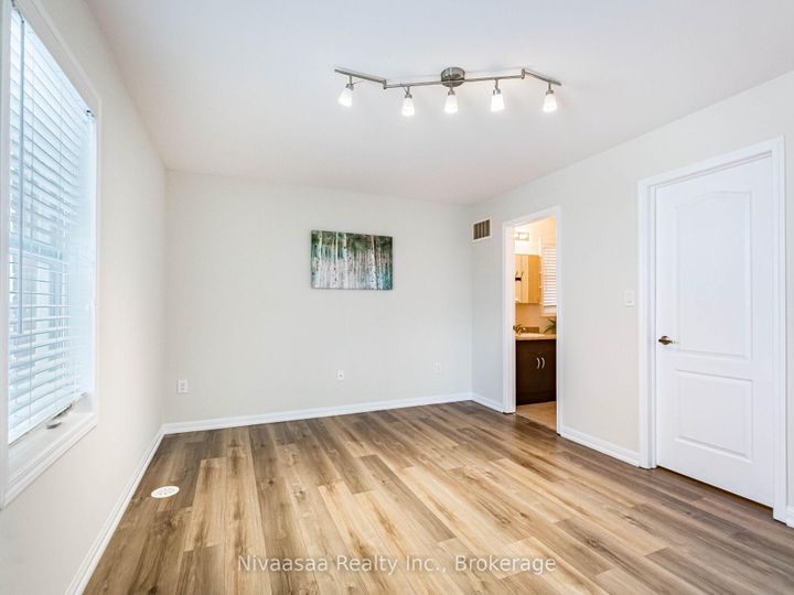 Photo 27 at 18 Betterton Crescent, Northwest Brampton, Brampton