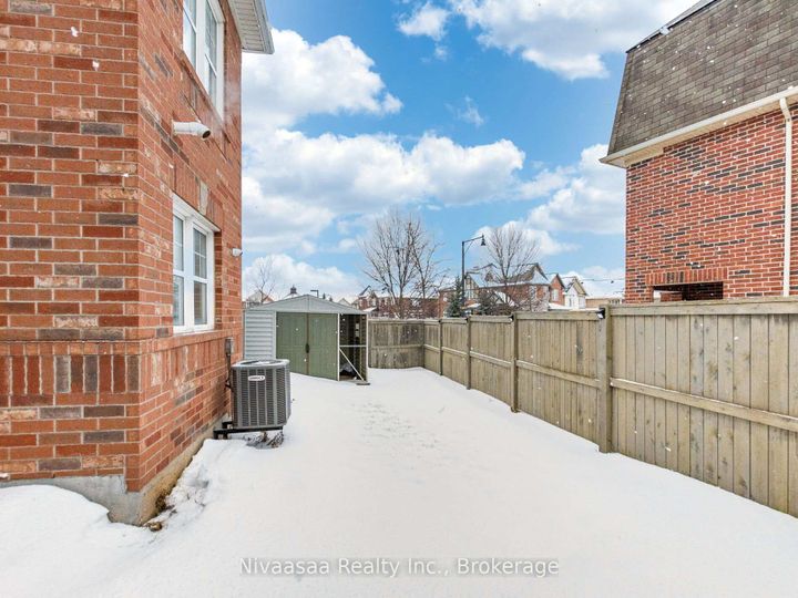 Photo 38 at 18 Betterton Crescent, Northwest Brampton, Brampton