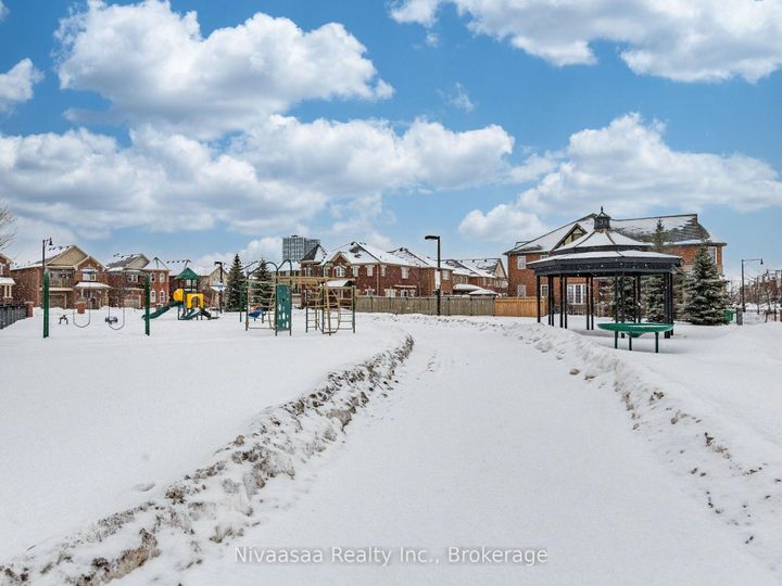 Photo 40 at 18 Betterton Crescent, Northwest Brampton, Brampton