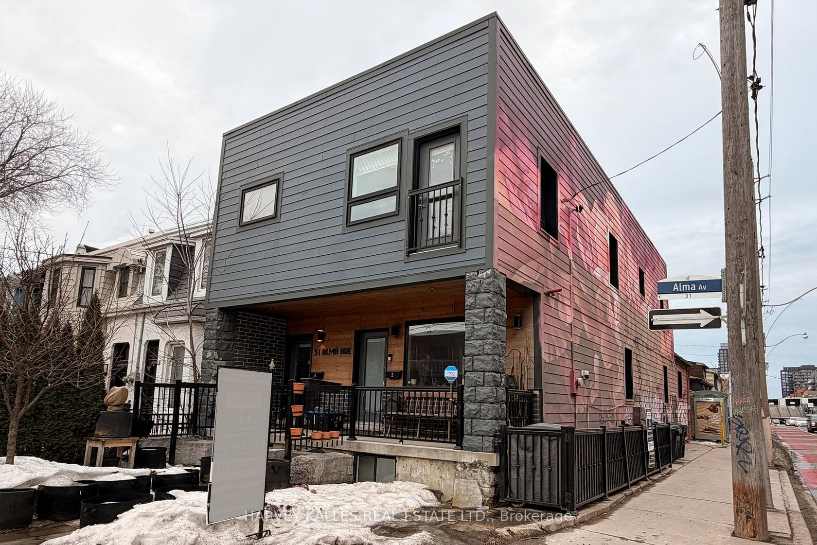 31 Alma Avenue, Little Portugal, Toronto photo number 2