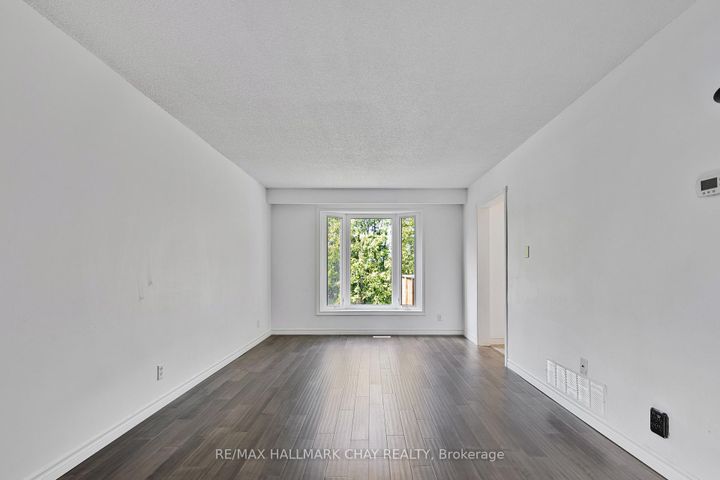 Photo 8 at 492 Britannia Avenue, Bradford, Bradford West Gwillimbury