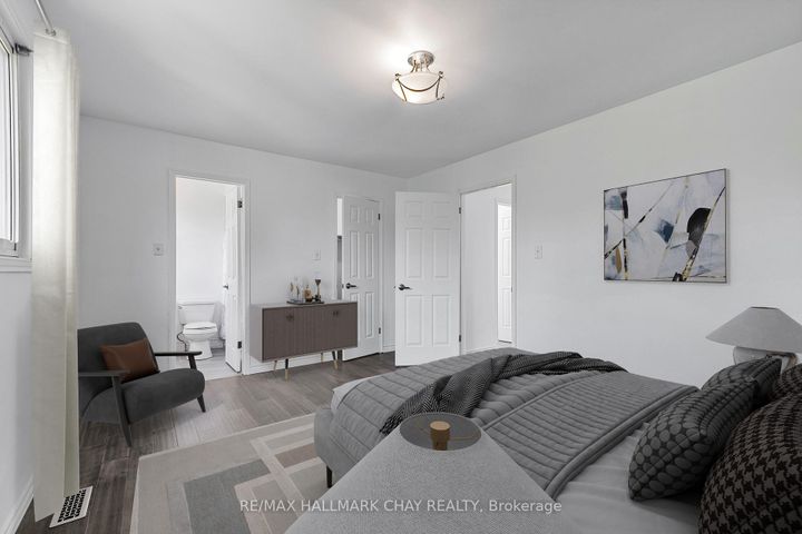 Photo 12 at 492 Britannia Avenue, Bradford, Bradford West Gwillimbury