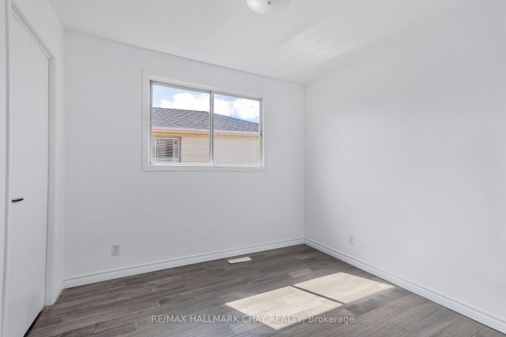 Photo 14 at 492 Britannia Avenue, Bradford, Bradford West Gwillimbury