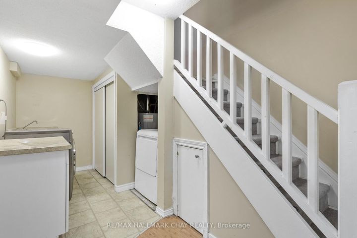 Photo 16 at 492 Britannia Avenue, Bradford, Bradford West Gwillimbury