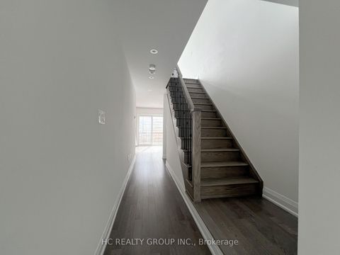 Photo 3 at 142 Moneypenny Place, Beverley Glen, Vaughan