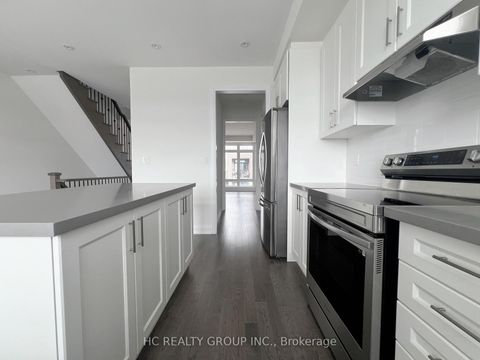 Photo 7 at 142 Moneypenny Place, Beverley Glen, Vaughan