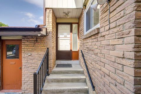 Photo 2 at 29 Puma Drive, L'Amoreaux, Toronto