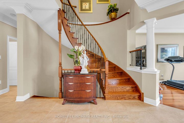 Photo 6 at 7 Via Campanile, Vellore Village, Vaughan