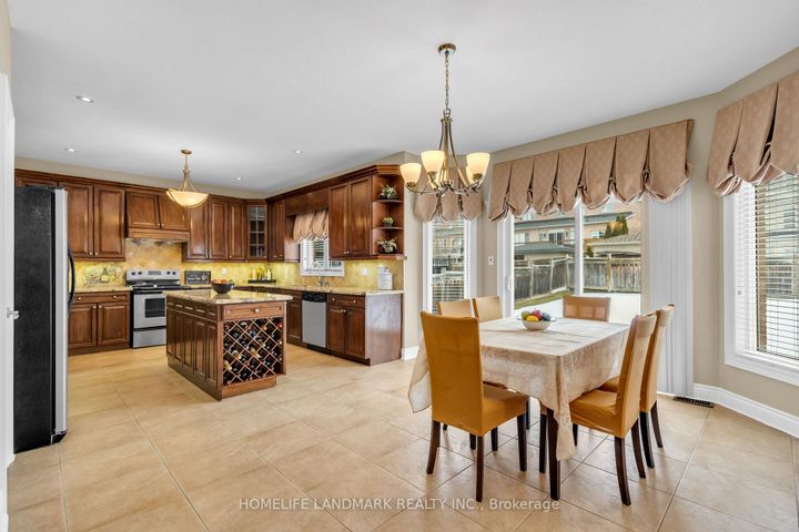 Photo 10 at 7 Via Campanile, Vellore Village, Vaughan