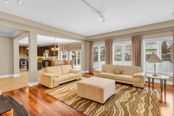 Photo 11 at 7 Via Campanile, Vellore Village, Vaughan