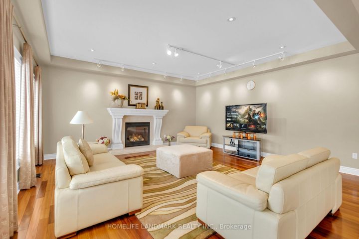 Photo 12 at 7 Via Campanile, Vellore Village, Vaughan