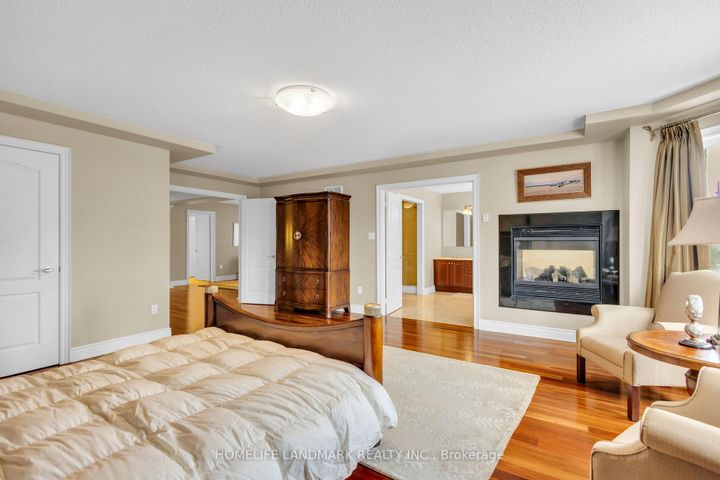 Photo 16 at 7 Via Campanile, Vellore Village, Vaughan