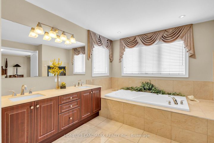 Photo 18 at 7 Via Campanile, Vellore Village, Vaughan