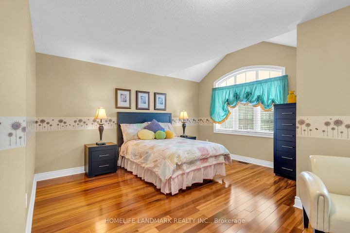 Photo 19 at 7 Via Campanile, Vellore Village, Vaughan