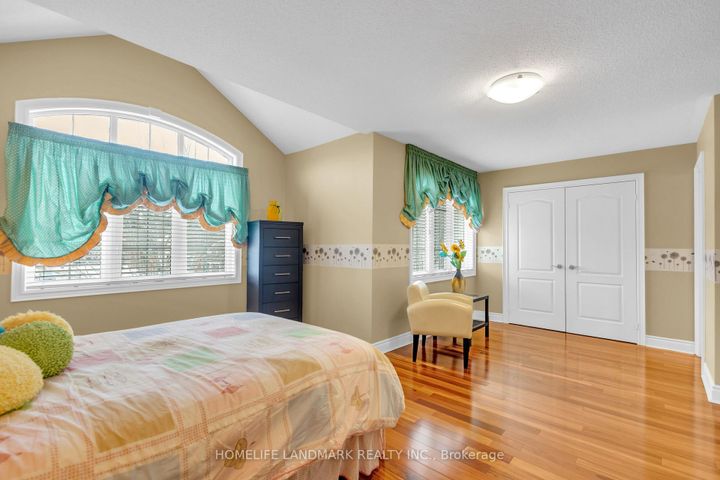 Photo 20 at 7 Via Campanile, Vellore Village, Vaughan