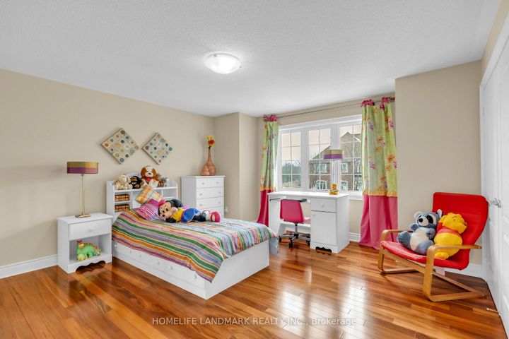 Photo 22 at 7 Via Campanile, Vellore Village, Vaughan