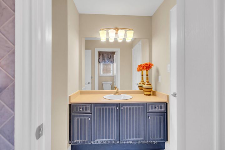 Photo 25 at 7 Via Campanile, Vellore Village, Vaughan