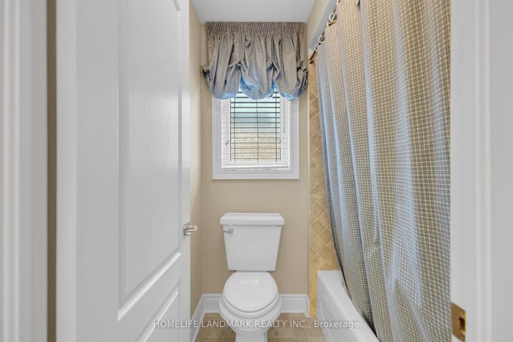 Photo 26 at 7 Via Campanile, Vellore Village, Vaughan