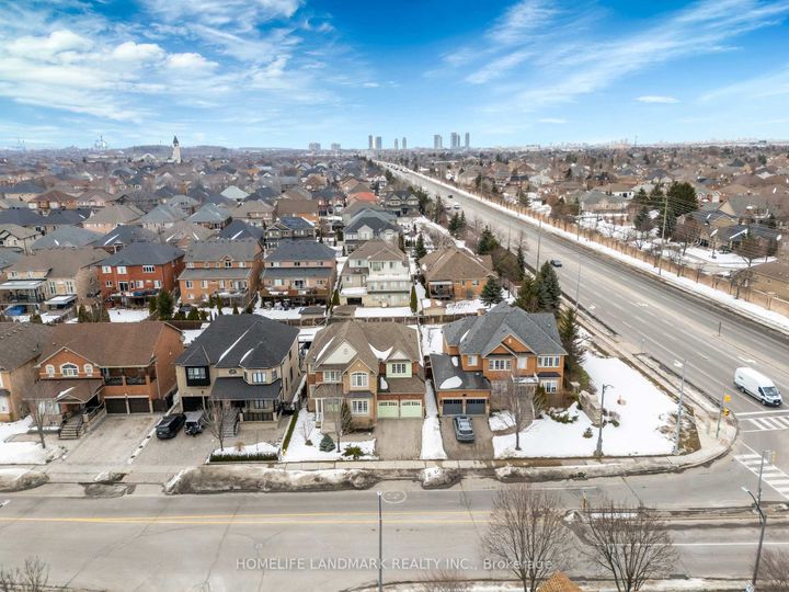 Photo 30 at 7 Via Campanile, Vellore Village, Vaughan