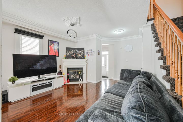 Photo 1 at 44 Deepcoral Court, Madoc, Brampton