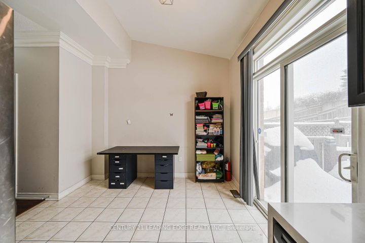 Photo 6 at 44 Deepcoral Court, Madoc, Brampton