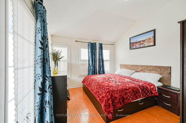 Photo 11 at 44 Deepcoral Court, Madoc, Brampton
