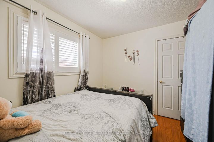 Photo 17 at 44 Deepcoral Court, Madoc, Brampton