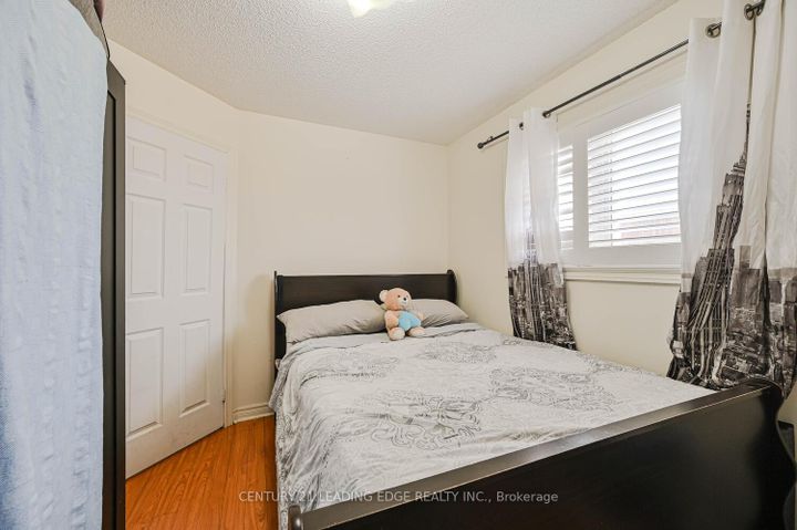 Photo 18 at 44 Deepcoral Court, Madoc, Brampton