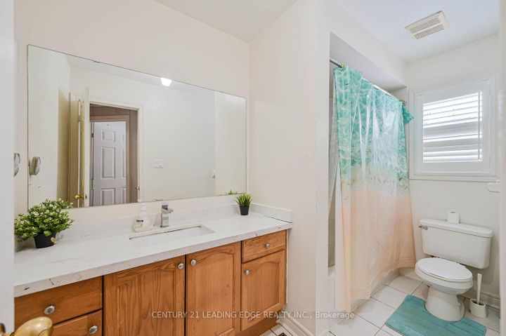 Photo 19 at 44 Deepcoral Court, Madoc, Brampton