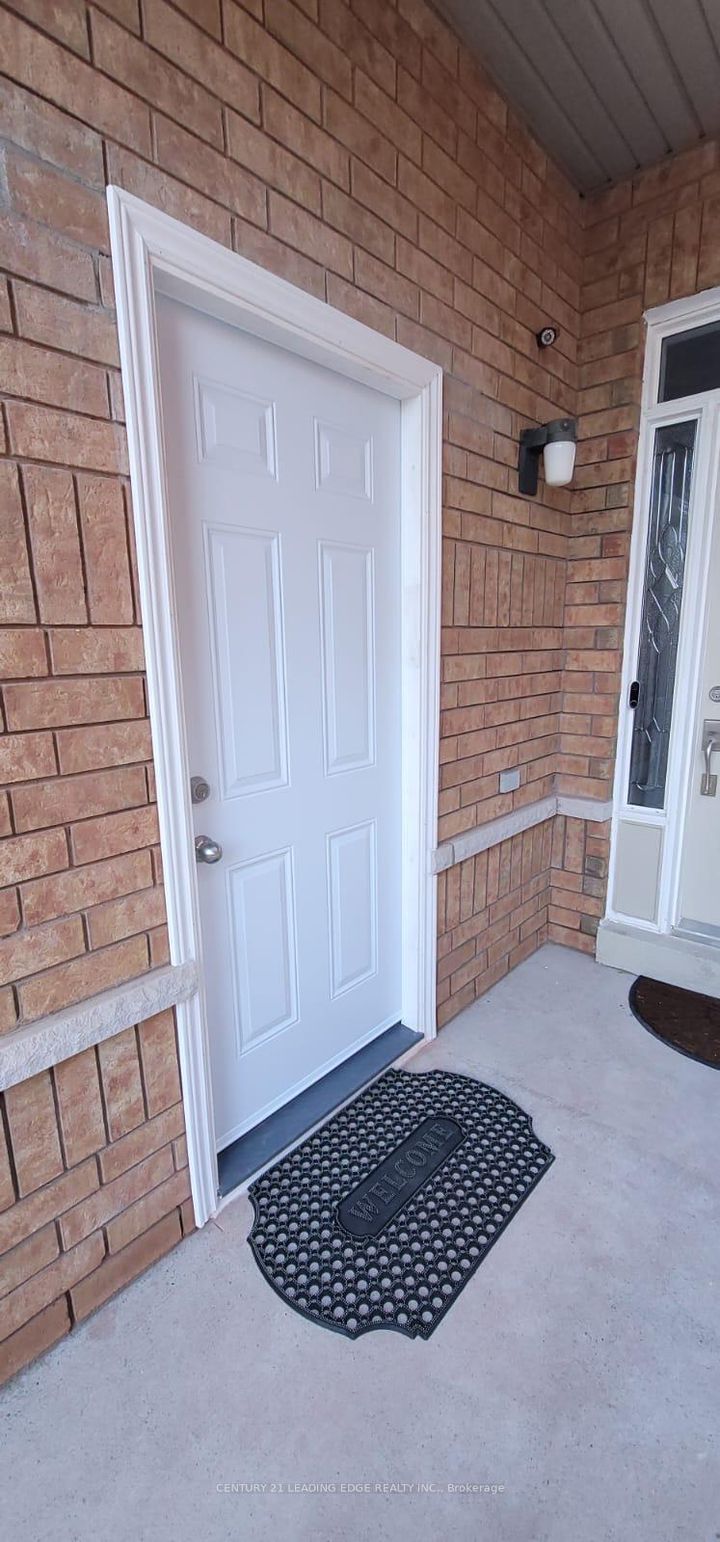 Photo 33 at 44 Deepcoral Court, Madoc, Brampton