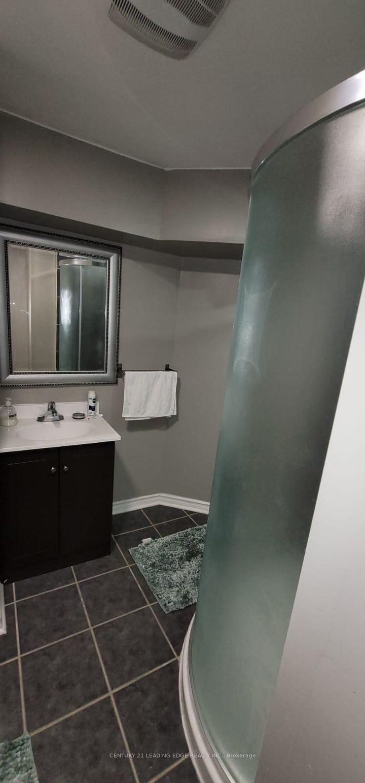 Photo 38 at 44 Deepcoral Court, Madoc, Brampton