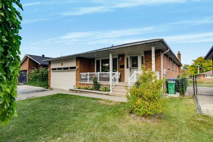 Photo 2 at 8 Malcolm Crescent, Central Park, Brampton