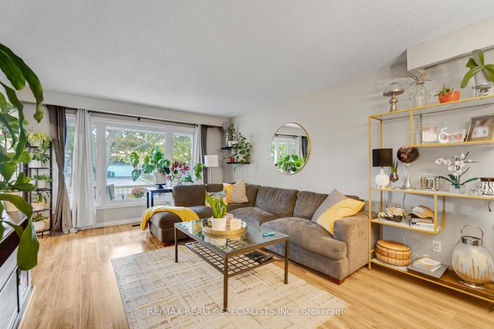 Photo 8 at 8 Malcolm Crescent, Central Park, Brampton