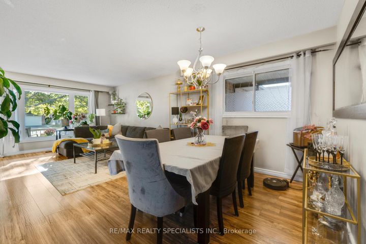 Photo 10 at 8 Malcolm Crescent, Central Park, Brampton