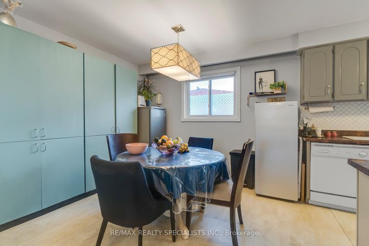 Photo 13 at 8 Malcolm Crescent, Central Park, Brampton