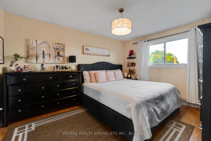 Photo 16 at 8 Malcolm Crescent, Central Park, Brampton