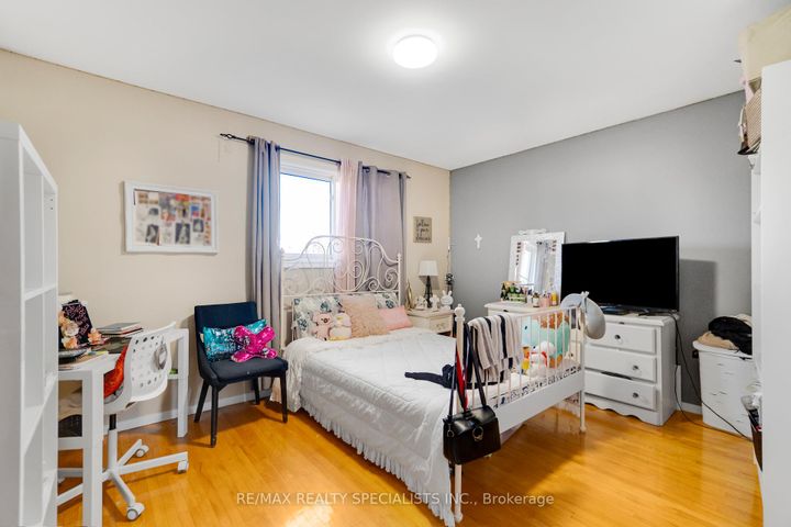 Photo 18 at 8 Malcolm Crescent, Central Park, Brampton