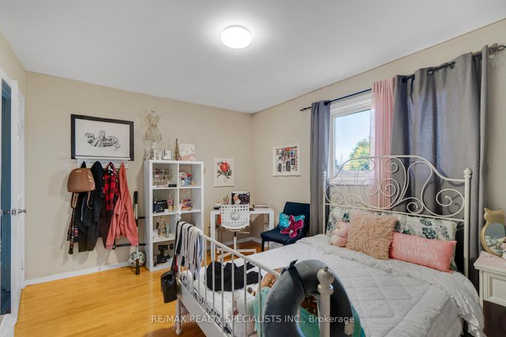 Photo 19 at 8 Malcolm Crescent, Central Park, Brampton